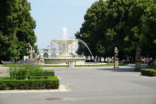 The park is next to Warsaw's Old Town