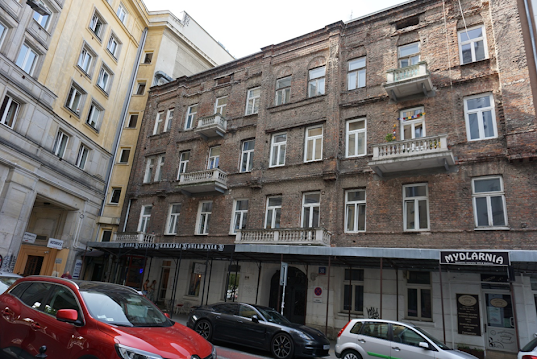 The policy during Communism in Warsaw was to let old buildings decay and build new ones