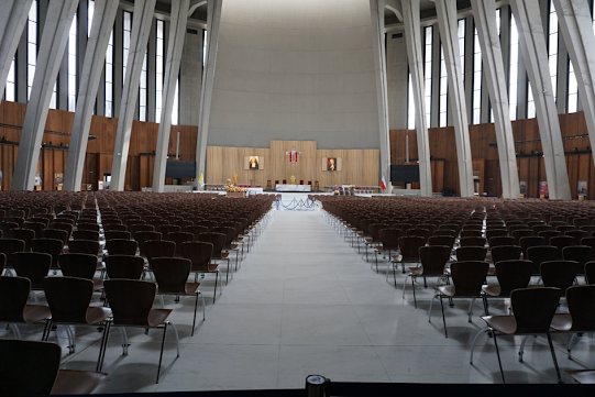 The church holds 4,000 seats in rows of chairs