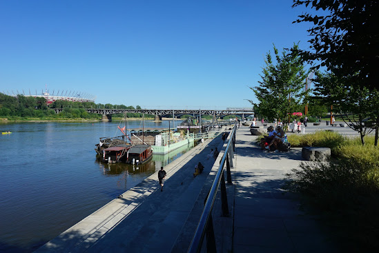 Get to the river bank with the metro in Warsaw