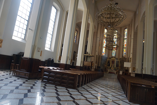 Seems simple inside in comparison to other large Catholic churches in Warsaw