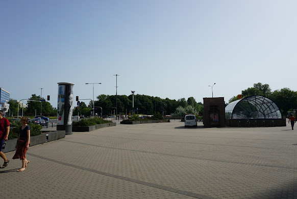 When we get up from Metro Politechnika, vi have ahuge park in front of us