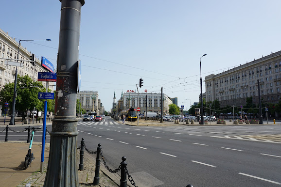 Constitution Square next til Metro Politechnika