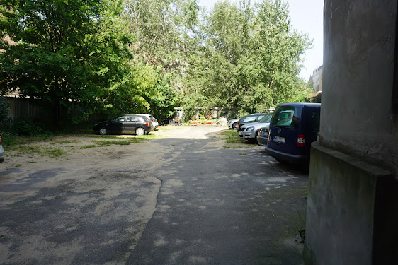 A look into a backyard near metro wilenski