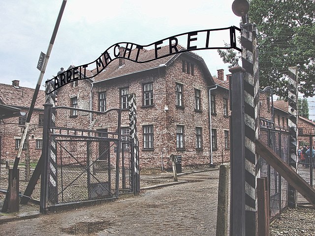 Arbeit macht frei in Polish history