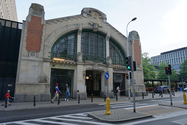 Food hall and exclusive shopping area next to Politechnika