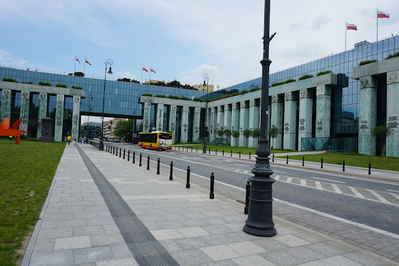 The supreme court in Warsaw erected in 1996