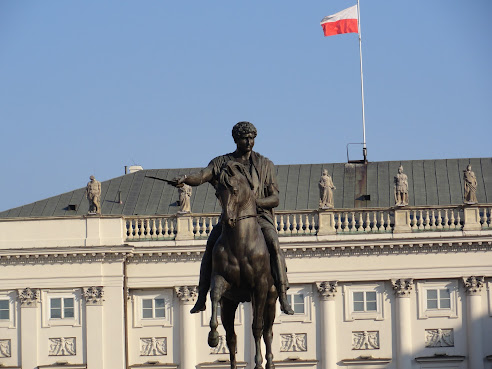 Thorvaldsens statue of Poniatowski in front of the Presidents Palace in Warsaw