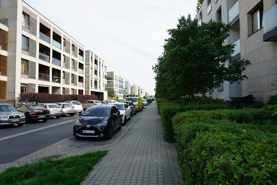 The huge amount of cars is a problem in Warsaw after 1989