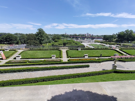 The garden in Old Town Warsaw with a view to the Vistula River