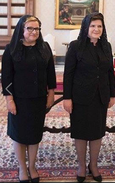 The Polish premier knows how to dress when meeting the Pope