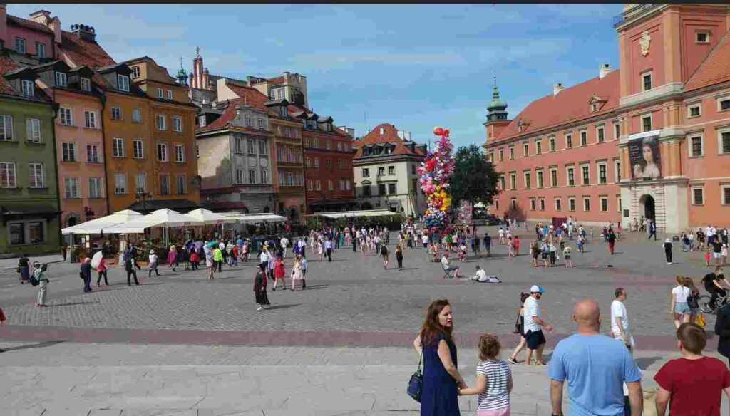 Warszawa city tour will show You the royal castle and the square