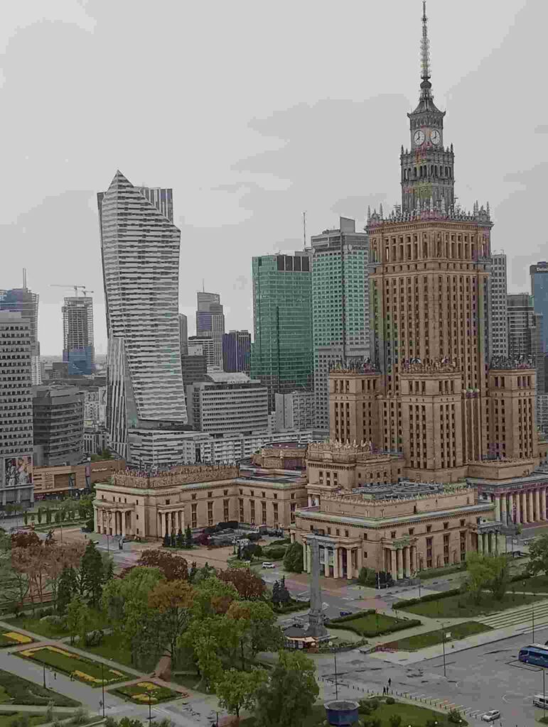 Tak a tour around the Palace of culture with Warszawa guide